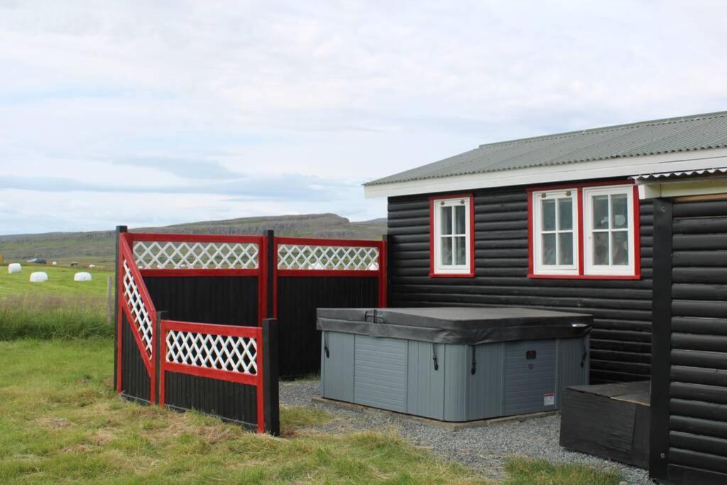 Cosy Cottage-Alfabakki-With Hot Tub Stori-Bakki Exterior photo